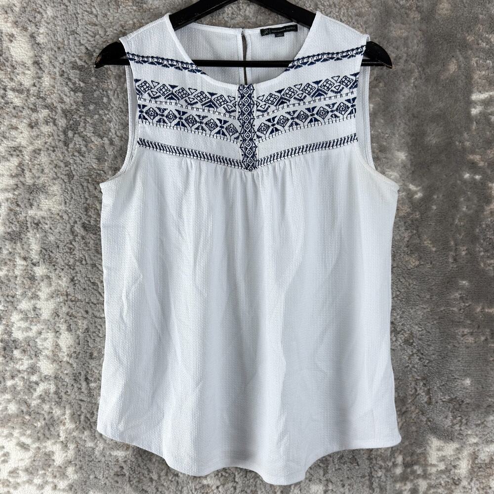 Adrianna Papell Size M Geometric Keyhole Casual Top White Sleeveless Button
